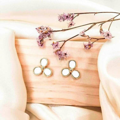Trillium- Delicate Spring Flowers Stud Earrings Earring Studs Forest Jewelry Daisy White 