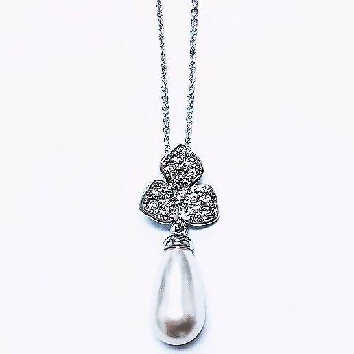 Classic 3 Three Leaf Clover Pearl Pendant. Crystals and Pearls made from Swarovski Elements Pendants Forest Jewelry 